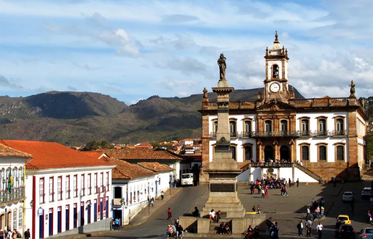 Estudante obrigado a tomar molho de pimenta com cachaça entra em coma após trote