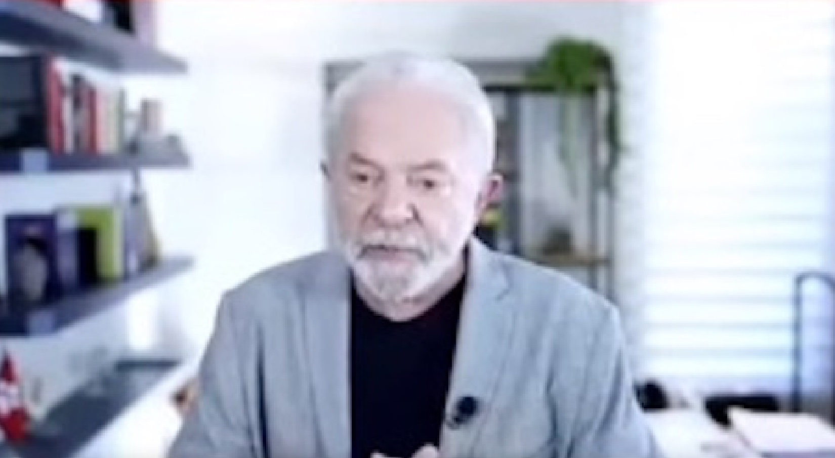 'Temos um cidadão anormal governando esse país', diz Lula em entrevista à rádio do Amazonas