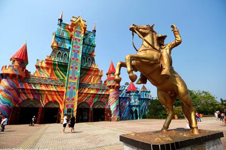 Justiça recebe 150 denúncias contra Beto Carrero por desconto para petistas na hora das eleições