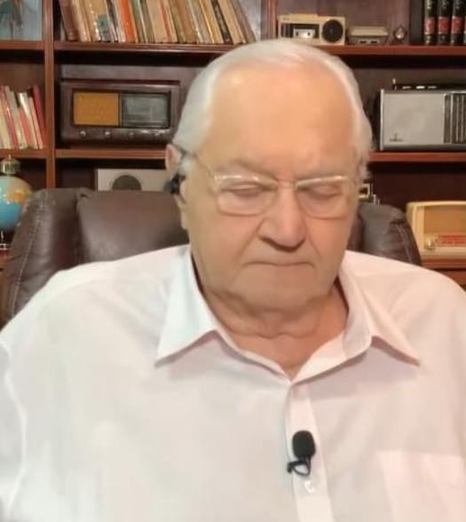 Boris Casoy 'dorme' durante jornal ao vivo na CNN; vídeo 