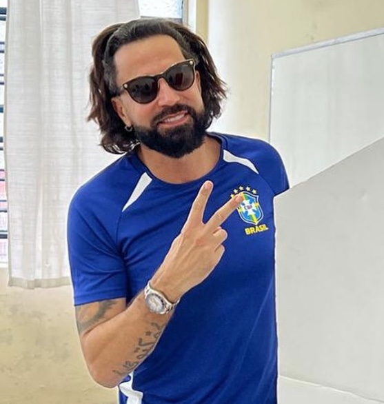 Latino comete erro de português ao protestar contra vitória de Lula e vira piada