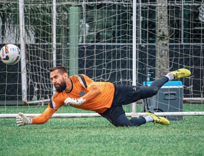 Ex-Figueirense, goleiro João Guilherme Pestana é contratado pelo Manaus FC