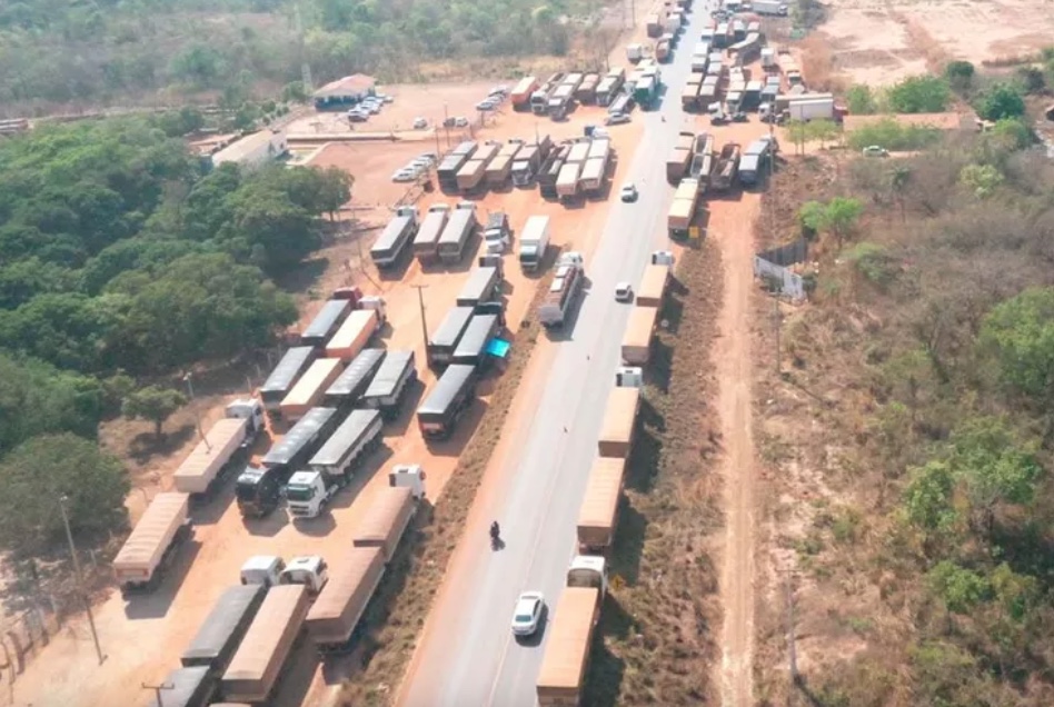PRF anuncia fim de bloqueios em rodovias do Amazonas, mas ainda há interdições