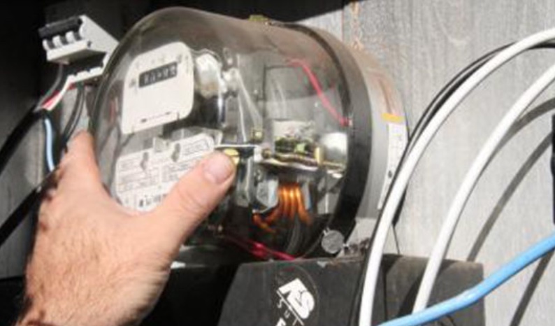 Dono de lanchonete é condenado a prisão por desvio de energia em Manaus