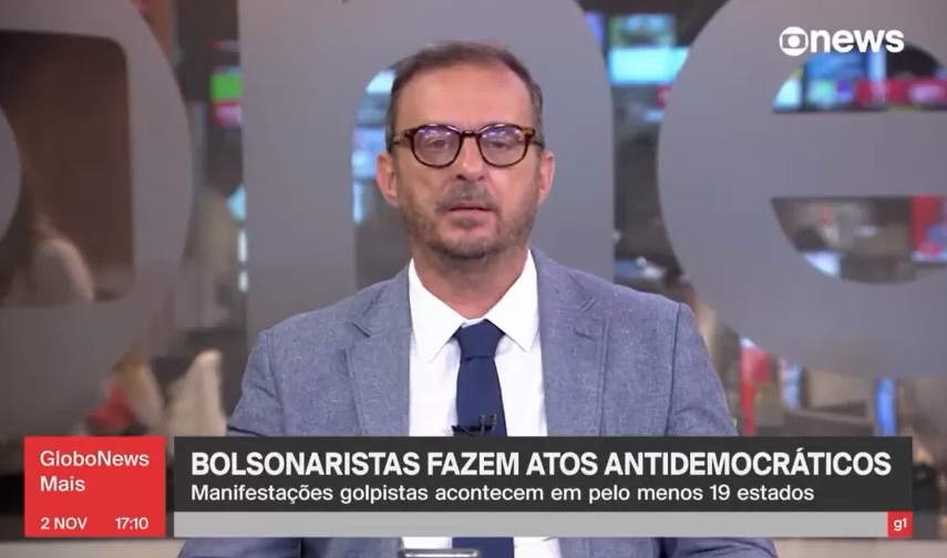 Ao vivo na GloboNews, jornalista ironiza vizinho que foi à manifestação pedindo golpe
