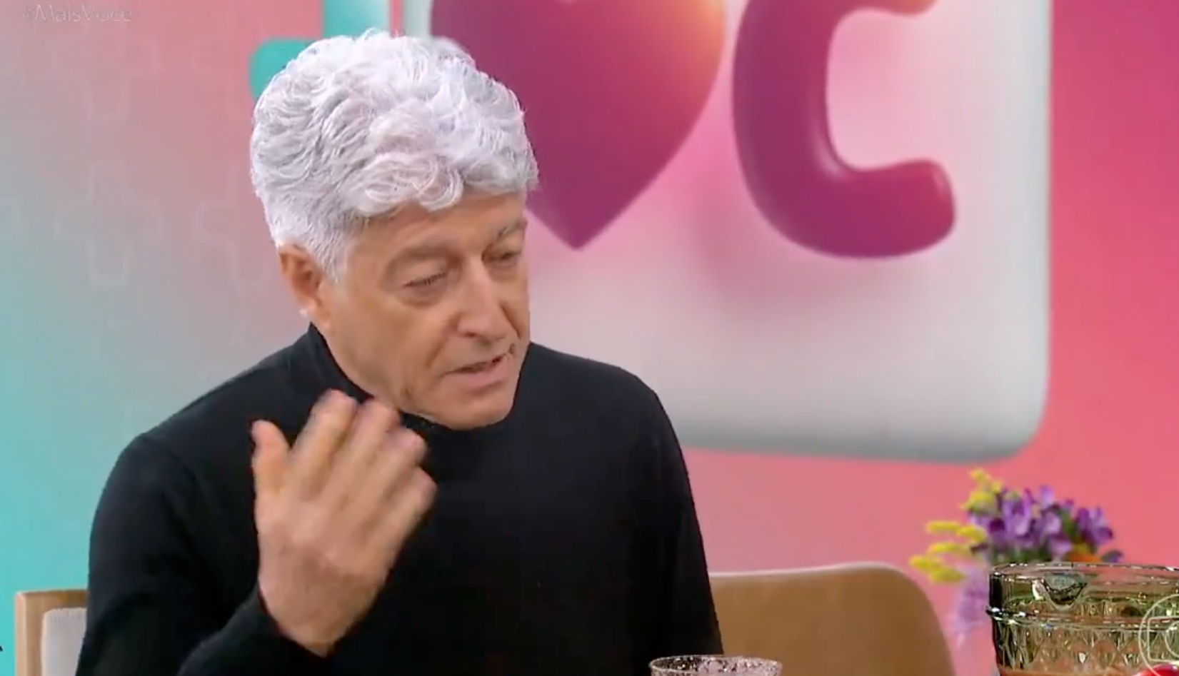 Veja quem é a ex com quem Caco Barcellos pediu para reatar após gafe no Mais Você 