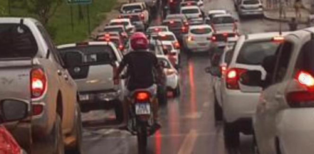 Torcedores do Vasco param o trânsito em Manaus durante partida contra o Ituano