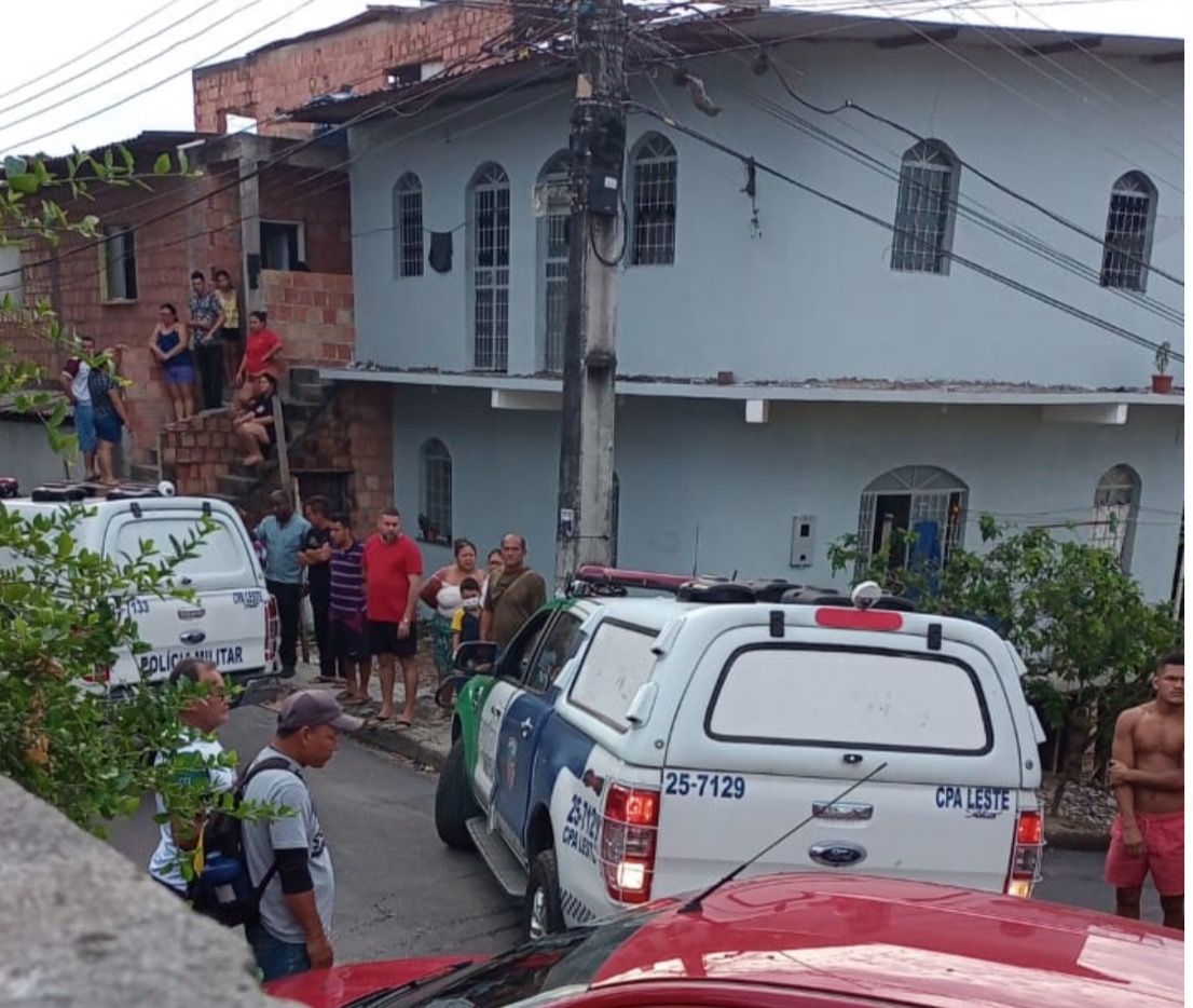 Homem morre e outro fica ferido em troca de tiros com a PM em Manaus