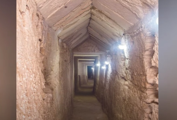 Arqueólogos acham túnel que pode levar a túmulo de Cleópatra e seu amante