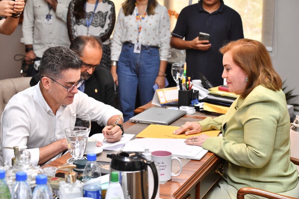 Acordo entre TCE e prefeitura evita demissão de quase 3 mil servidores em Manaus