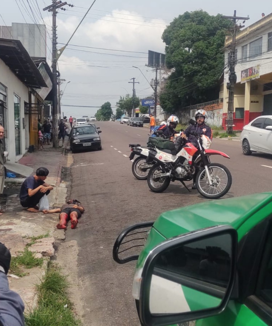 Bêbada, mulher atira pedra em rival e é esfaqueada em Manaus