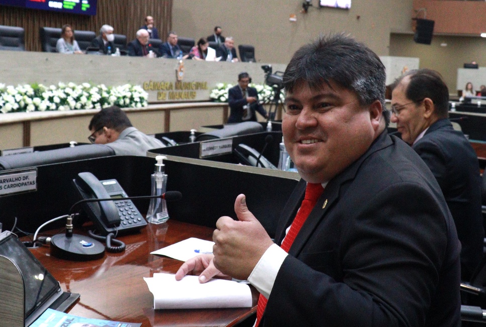 Vereadores são contra mudança que permite reeleição de David Reis como presidente da CMM