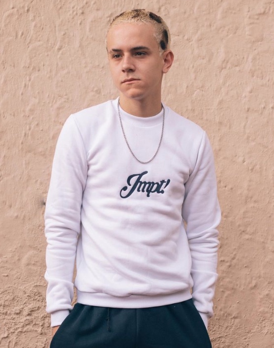 Cantor de funk sorteia noite de sexo com fã e divide opiniões 