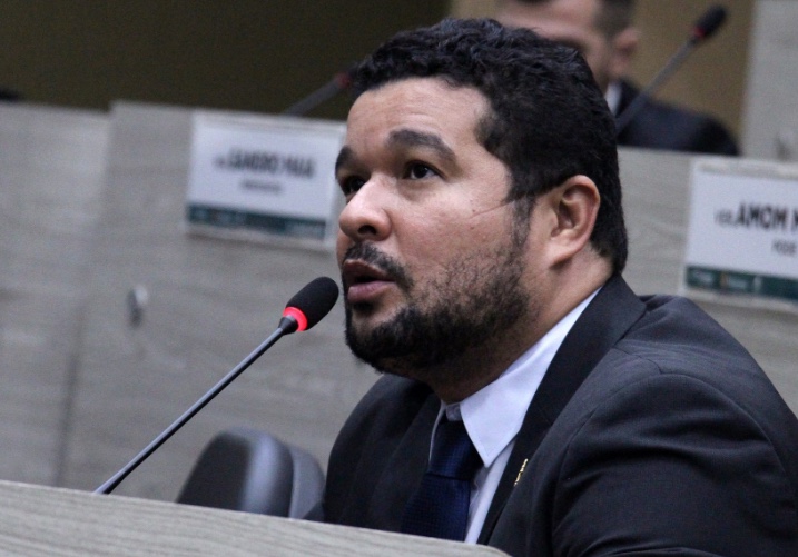 Vereador Fransuá substitui Marcelo Serafim no posto de líder do prefeito na CMM
