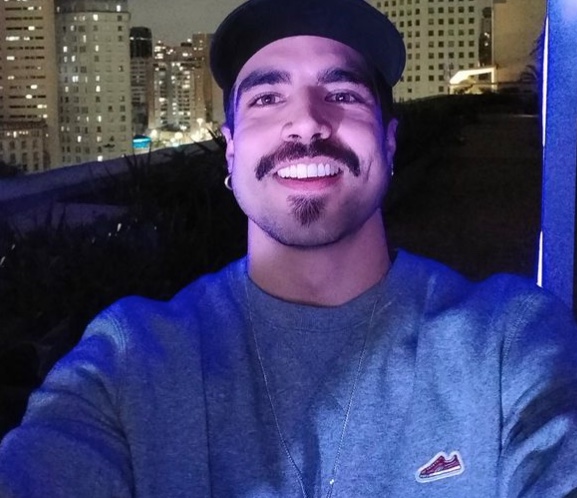 Vendedor de loja de shopping diz que foi humilhado por Caio Castro e processa ator