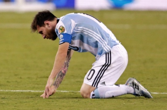 'Estamos mortos', diz Messi ao lamentar 'golpe' sofrido pela Argentina em estreia