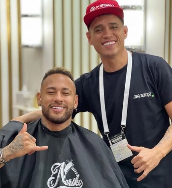 Vai ter moicano? Neymar escolhe corte de cabelo para estreia na Copa