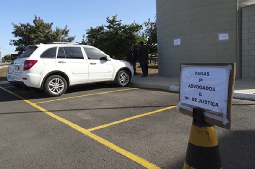 Lei que reservava vagas em estacionamento para advogados é derrubada pelo STF