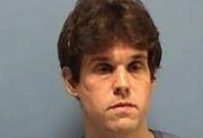 Padre é acusado de levar prostitutas para igreja e fazer sexo em altar