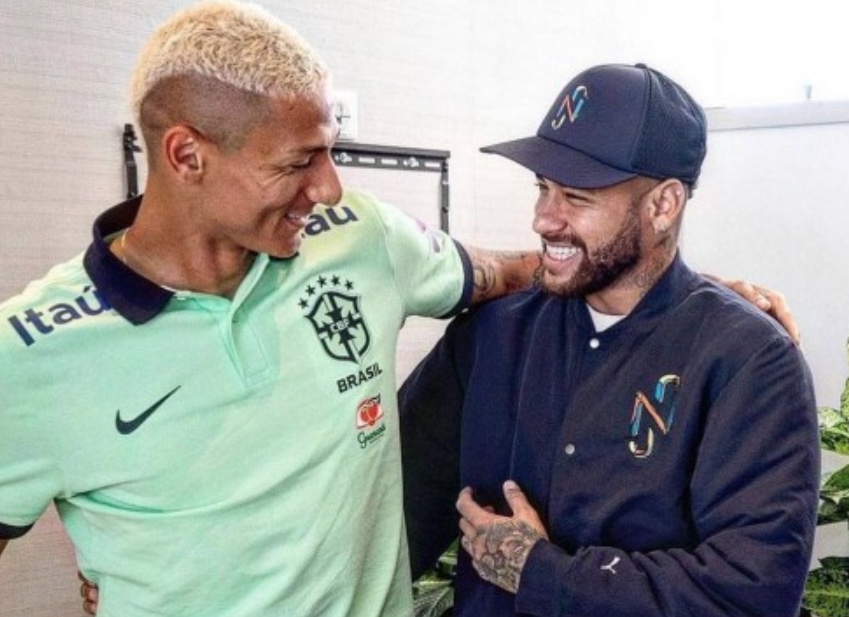 Richarlison ganha em um ano o que Neymar fatura em um mês