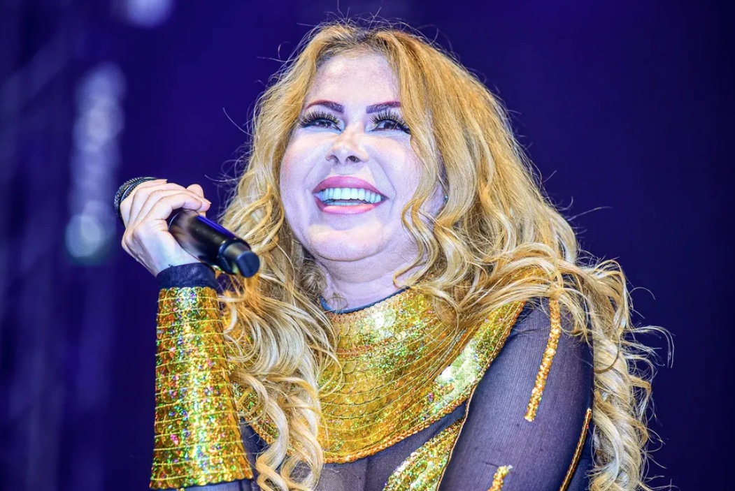 Joelma volta a surgir super inchada em show após se recuperar da covid pela 5ª vez