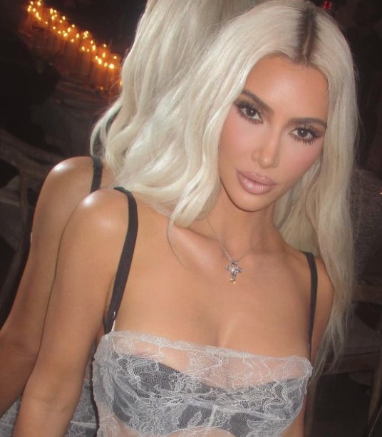 Kim Kardashian quebra o silêncio após polêmica com campanha da Balenciaga: 'enojada'