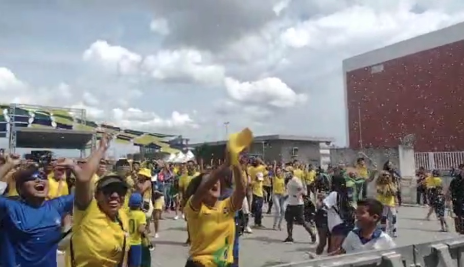 Torcida na Arena vibra com gol de Casemiro em Brasil x Suíça; Veja