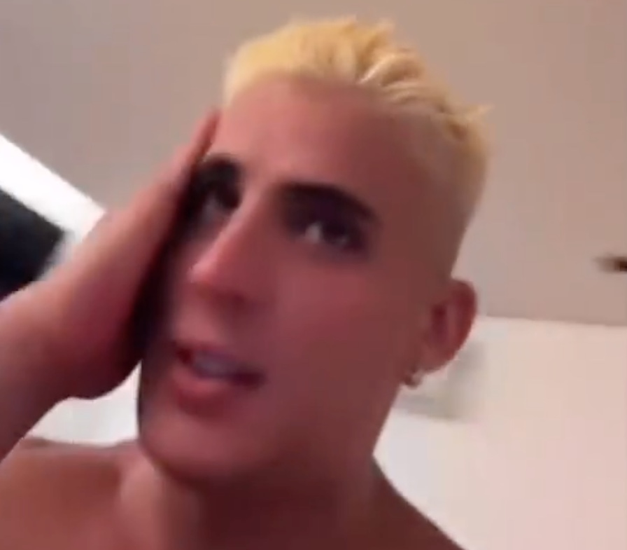 Ex da mãe de Neymar se choca ao pagar R$ 700 para platinar cabelos e não gostar do resultado