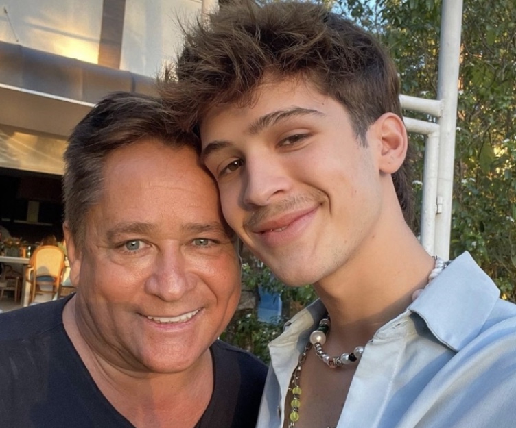 Leonardo fala pela 1ª vez sobre críticas de João Guilherme por apoio a Bolsonaro 