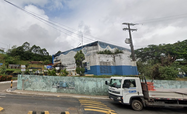 Funcionário morre após cair em tanque com resíduo tóxico de lixo 