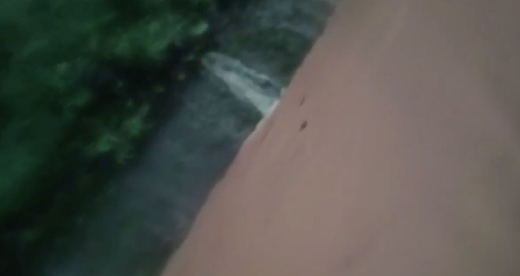 Vídeo mostra ônibus fugindo de deslizamento e passageiros em pânico