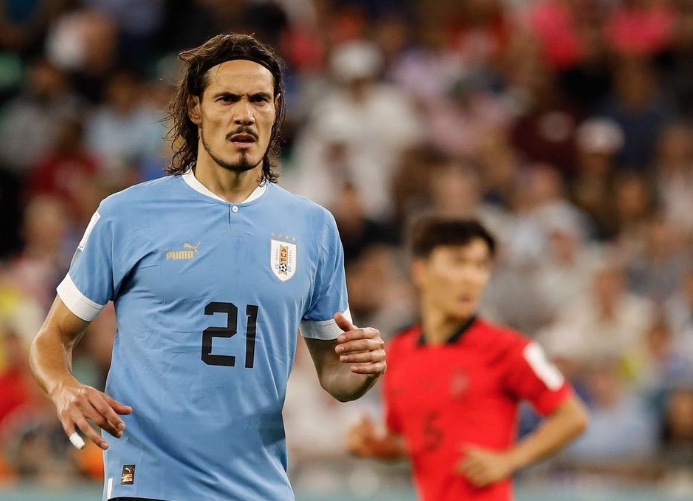 Zagueiro que deu cotovelada em membro da Fifa e Cavani serão processados