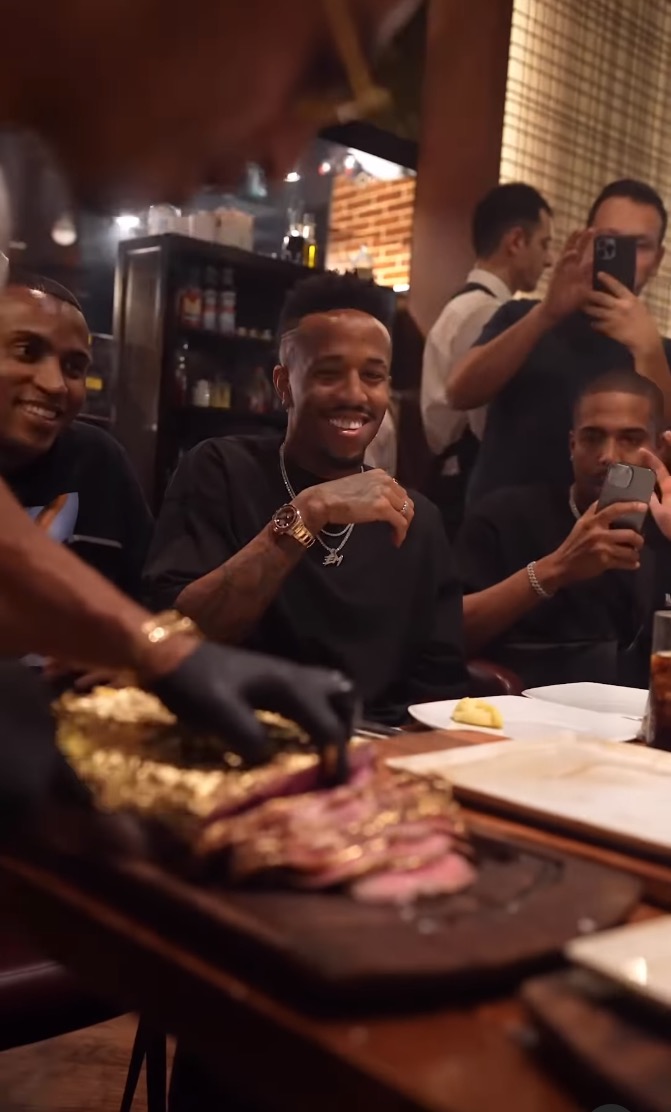 Após polêmica de pensão, Éder Militão ostenta relógio de R$ 3 milhões