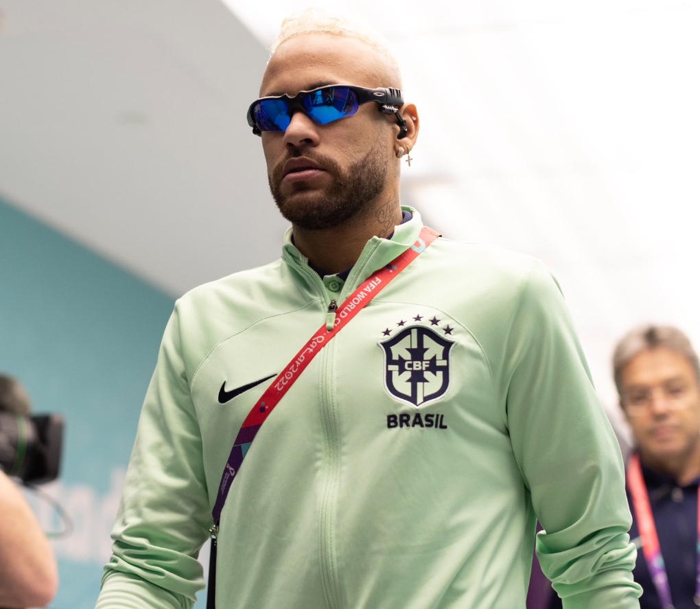 Neymar chega de Juliet em estádio e internautas reagem: ‘o hexa vem’ 