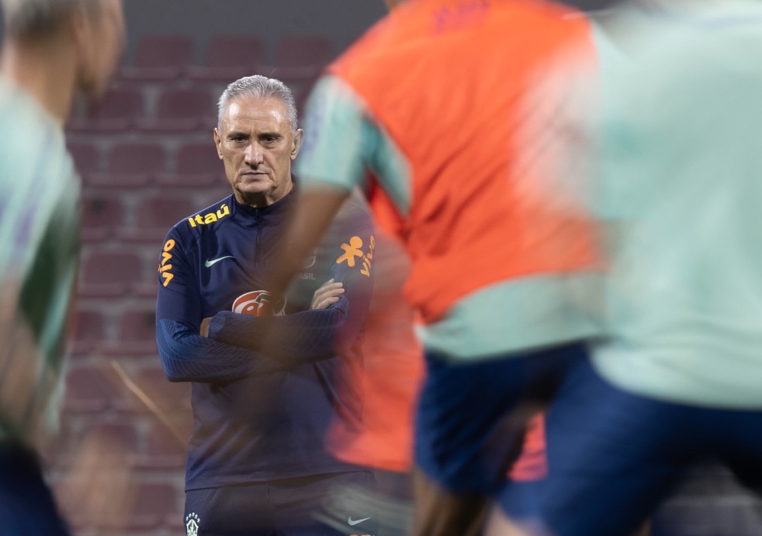 ‘Medroso não ganha Copa’: torcedores vão no Instagram de Tite e xingam técnico