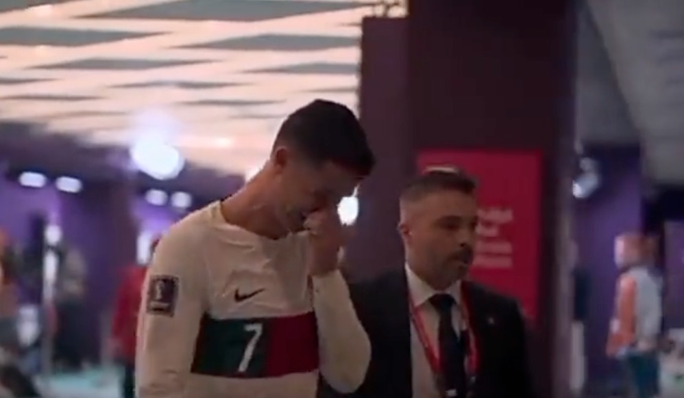 Cristiano Ronaldo deixa gramado aos prantos após Portugal ser eliminado da Copa