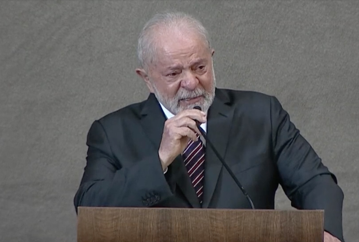 Lula chora em discurso após ser diplomado pelo TSE
