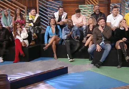 Record mantém festa na final de A Fazenda após confusão generalizada