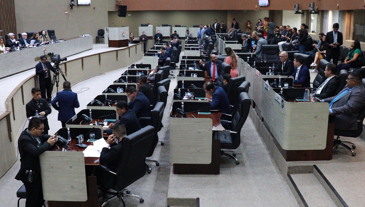 CMM aprova aumento de 15% nos salários de servidores comissionados da prefeitura