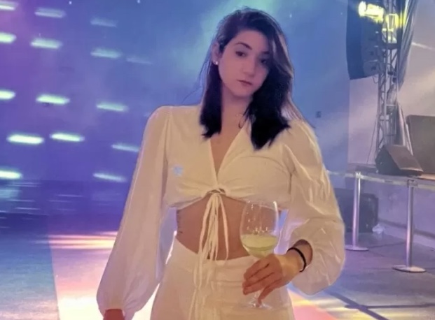 Jovem é presa suspeita de seduzir homens, dopá-los em motel e fazer transferências bancárias