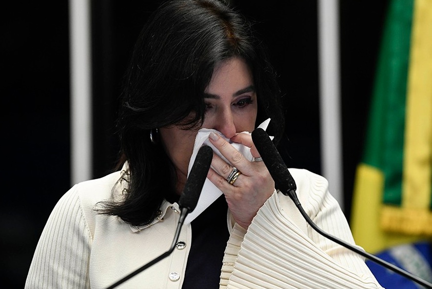 Emocionada, Tebet se despede do Senado, defende democracia e participação da mulher na política