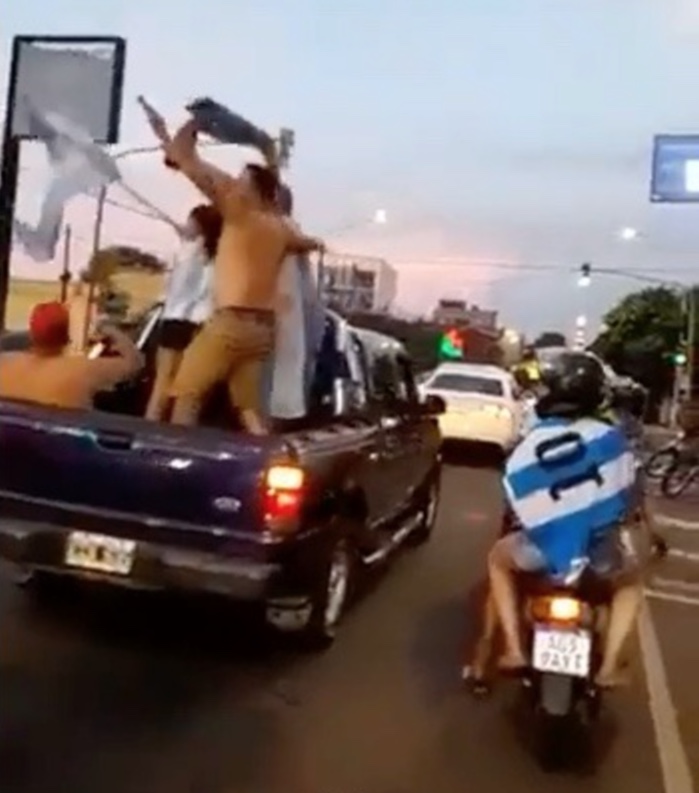 Comemoração de Argentinos tem acidentes e mortes após seleção ganhar a Copa; vídeos