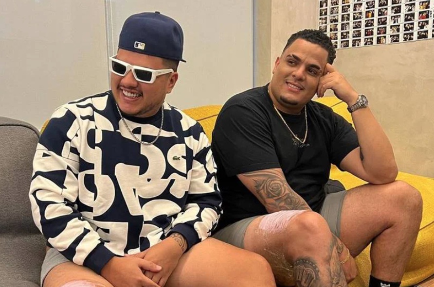 Apresentadores do PodPah fazem tatuagem de pênis cruzados