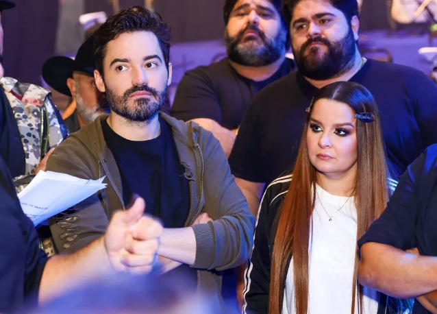 Torta de climão? Maiara e Fernando se reencontram em gravação com sertanejos