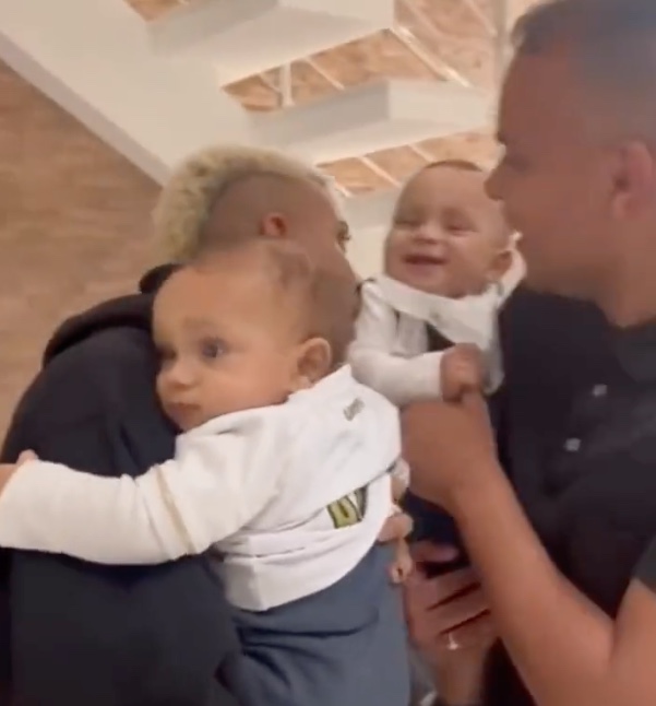 Rodrygo da seleção aparece com os gêmeos pela 1ª vez após polêmica com paternidade; vídeo