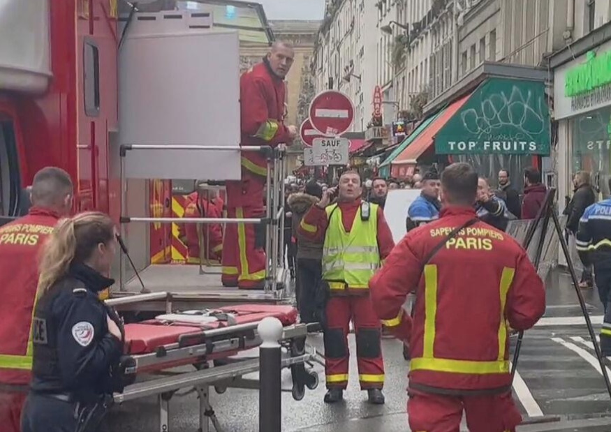 Atirador mata 2 e deixa ao menos 4 feridos em Paris