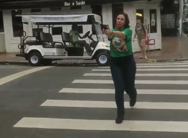 Homem que Zambelli perseguiu armada em rua de SP decide processá-la