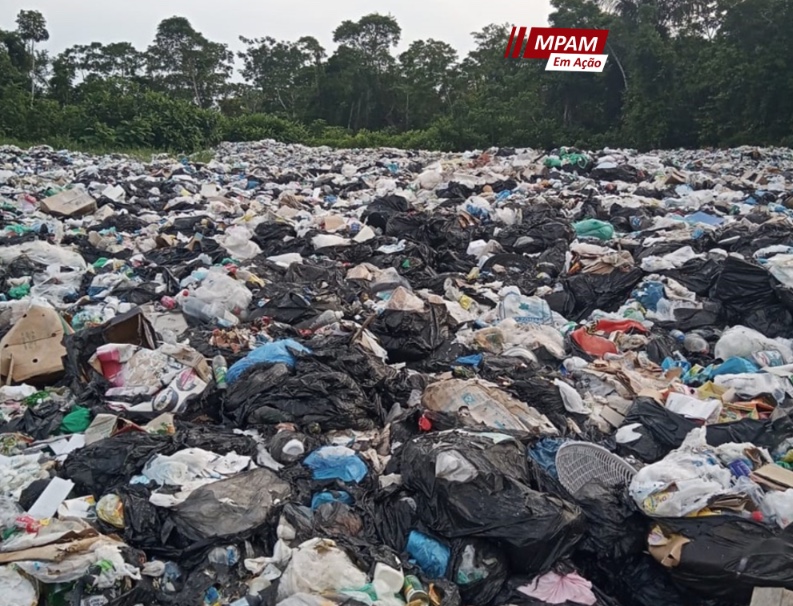 Justiça dá 30 dias para prefeito acabar com lixão que polui lago no Amazonas
