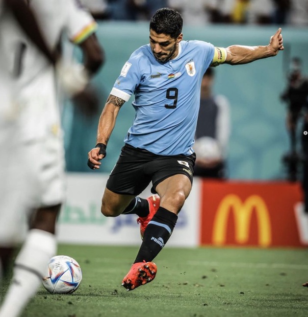 Grêmio põe advogados de plantão e manda médicos ao Uruguai por Suárez
