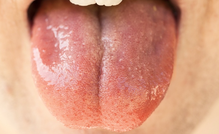 Homem engole pacote de drogas e tenta se jogar de prédio para não ser preso